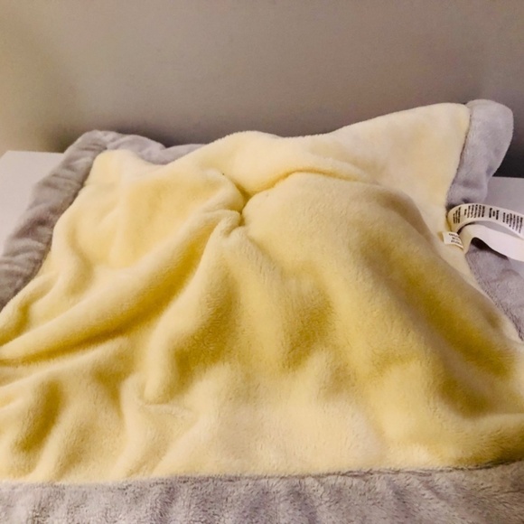 🔥 4/$15 
CARTERS Giraffe Lovey Security Blanket Plush Yellow Chevron 2016 Gray - Picture 2 of 3